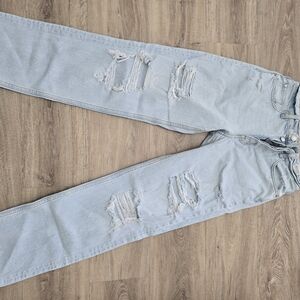 Distressed Blue Boyfriend Jeans with Vintage Appeal